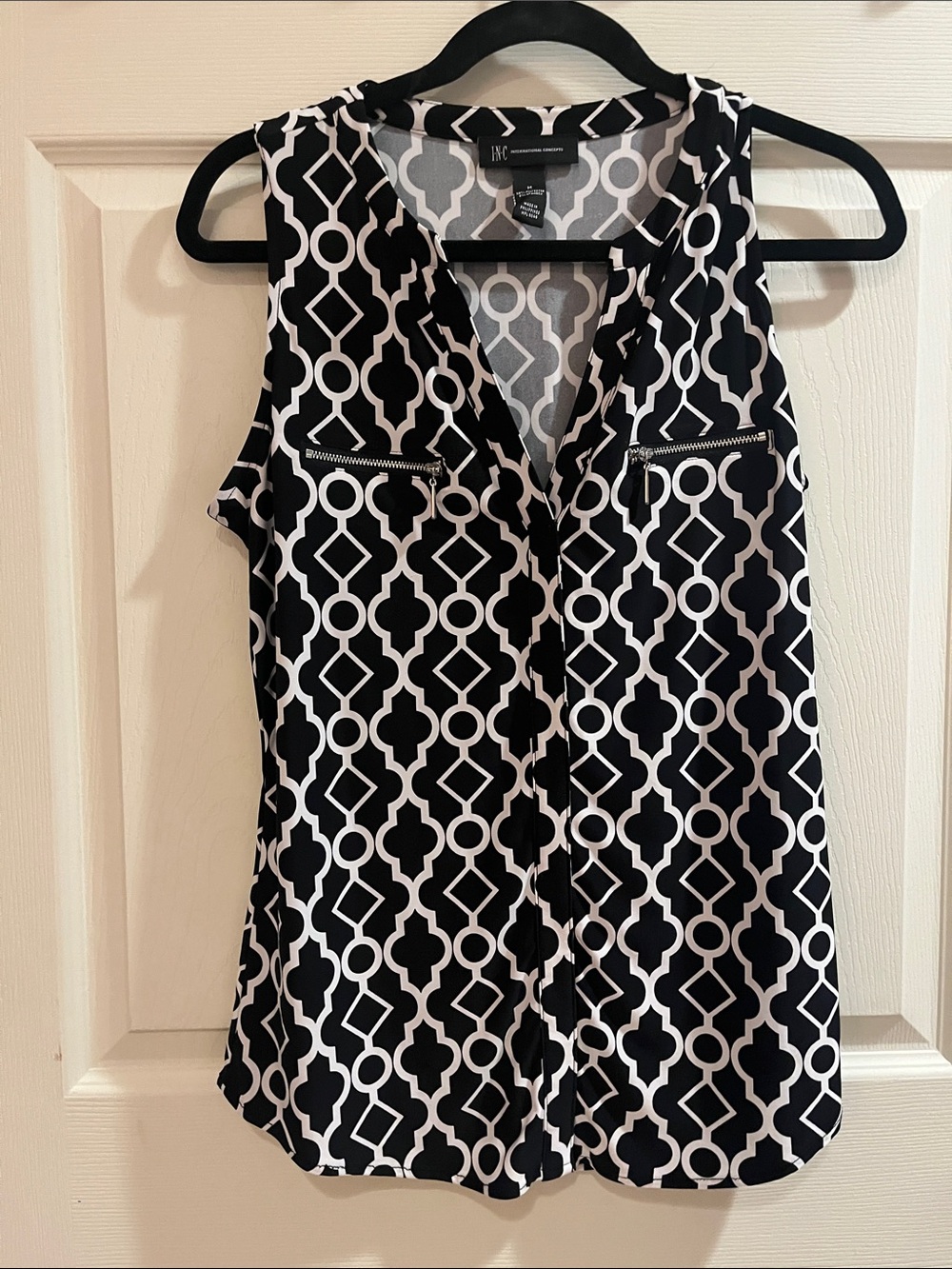 INC International Concepts Black & White Geometric Sleeveless Top